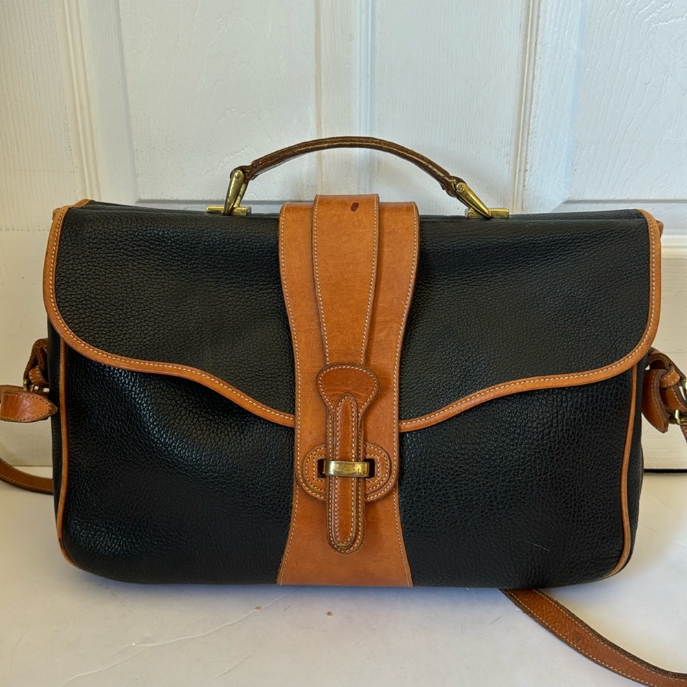 Vintage Dooney & Bourke messenger bag